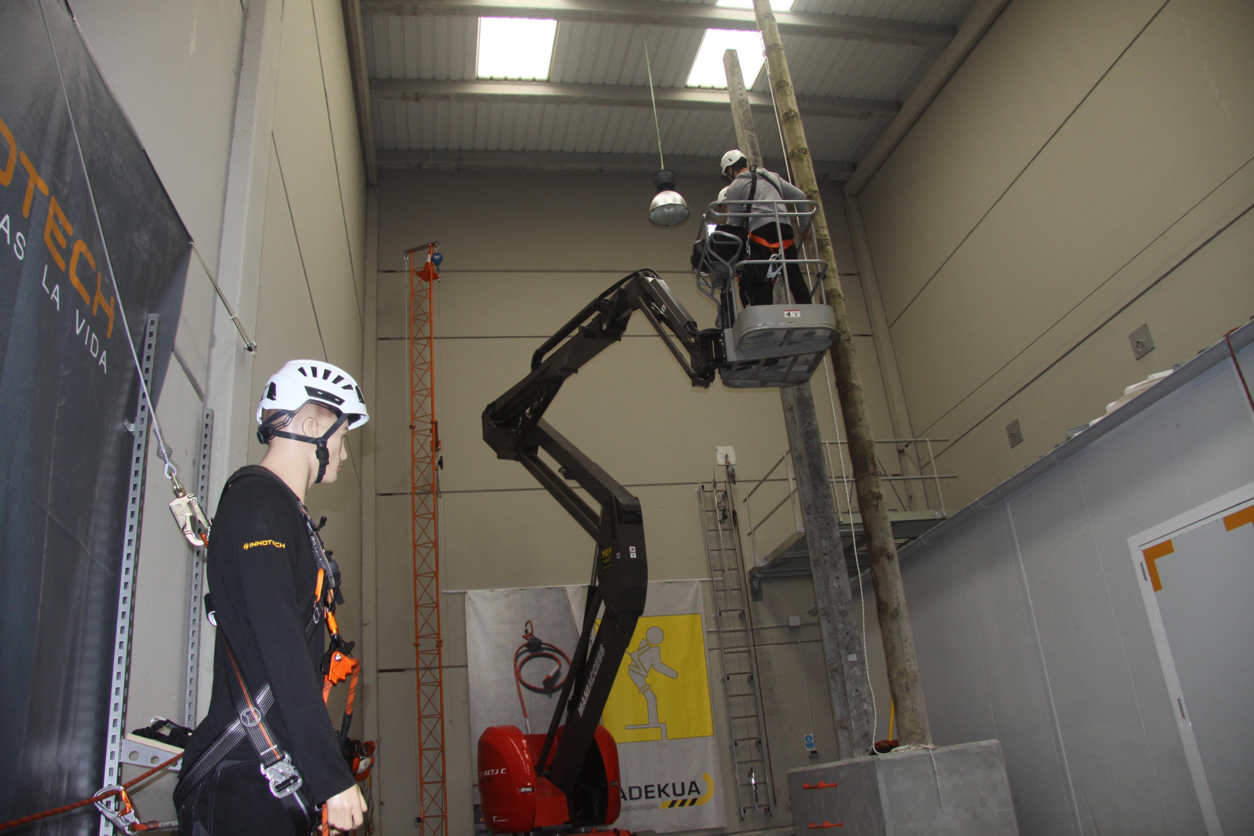 PLATAFORMA ELEVADORA: FORMACIÓN TEÓRICO PRÁCTICA 8 HORAS